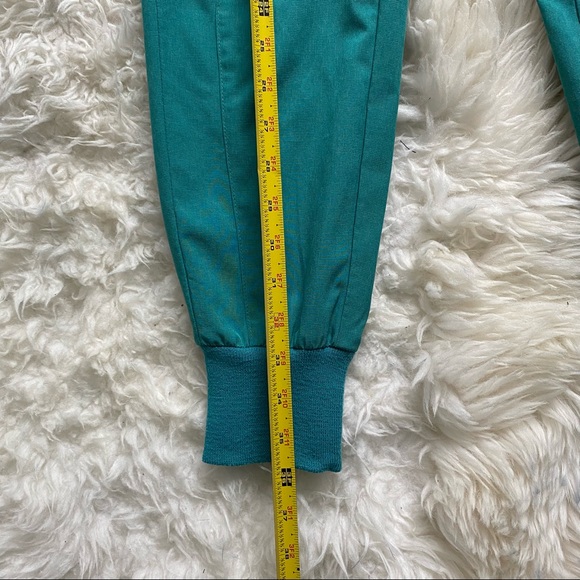 Figs Marine FIONe.a.c Callao-Jogger Scrub Pants & Lekei Four pocket Scrub Top - Picture 6 of 16